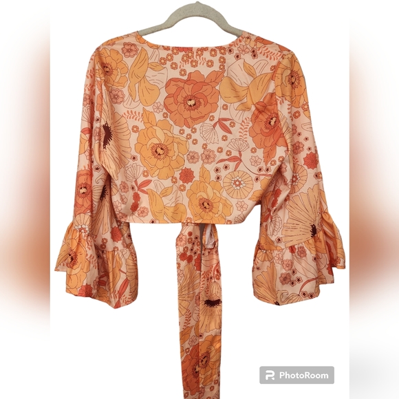 Allover Floral Tie Front Crop Top - Picture 6 of 6